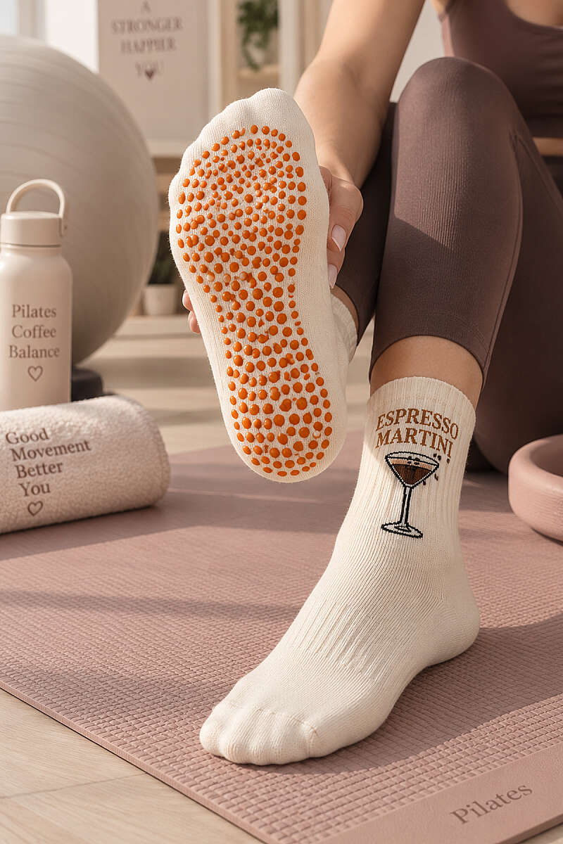 https://cdn.pazarium.com.tr/kadin-desenli-pilates-soket-corap-asorti-3-818806-20-B.jpg