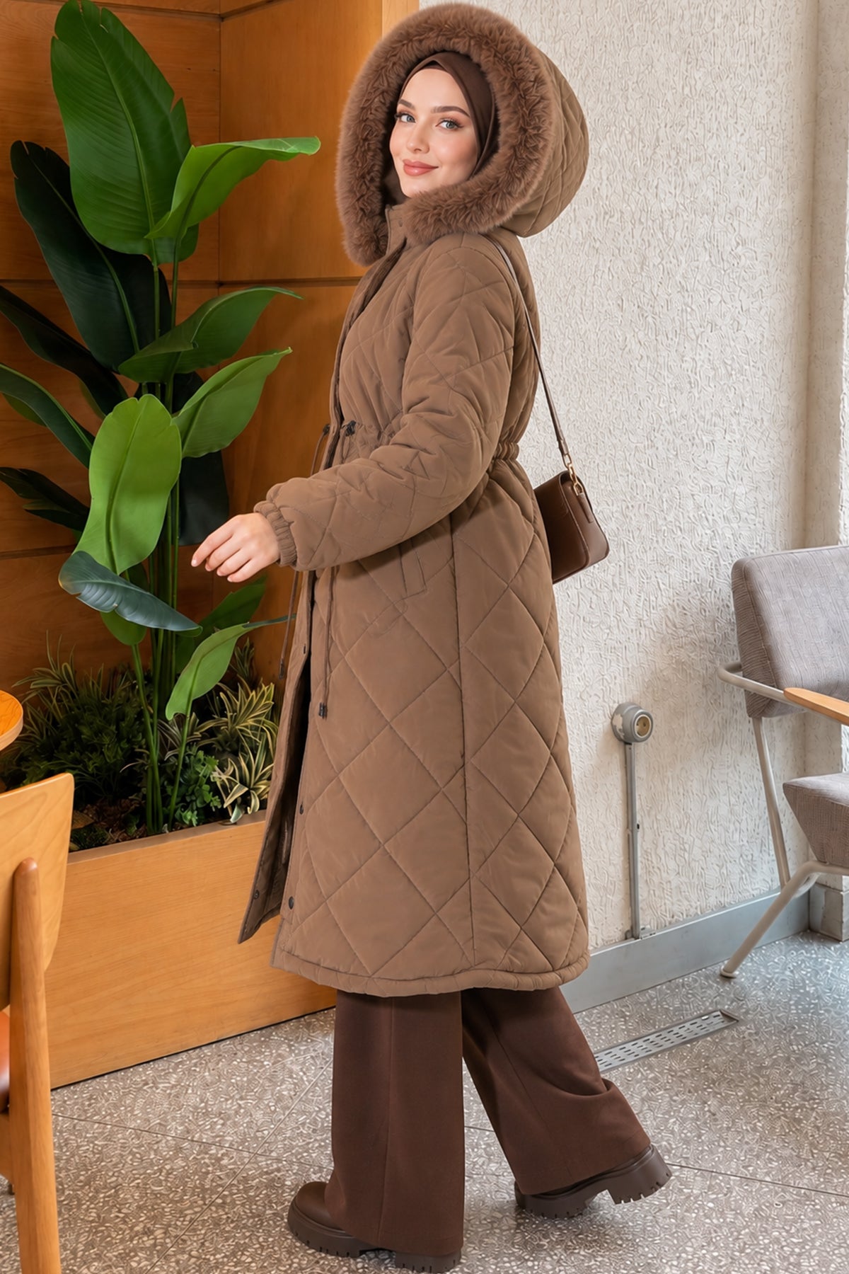 Quilted Waist Belt Fur Detailed Coat Beige