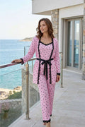 https://cdn.pazarium.com.tr/kalp-baskili-dantelli-sabahlikli-3lu-pijama-takimi-pembe-799996-19-B.jpg