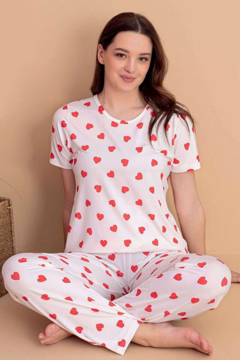 https://cdn.pazarium.com.tr/kalp-desen-kisa-kol-pijama-takimi-ekru-601087-14-B.jpg