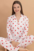 https://cdn.pazarium.com.tr/kalp-desenli-gomlek-yaka-pijama-takimi-beyaz-727285-17-B.jpg