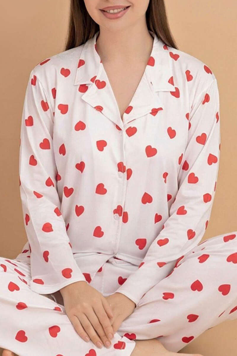 https://cdn.pazarium.com.tr/kalp-desenli-gomlek-yaka-pijama-takimi-beyaz-727286-17-B.jpg