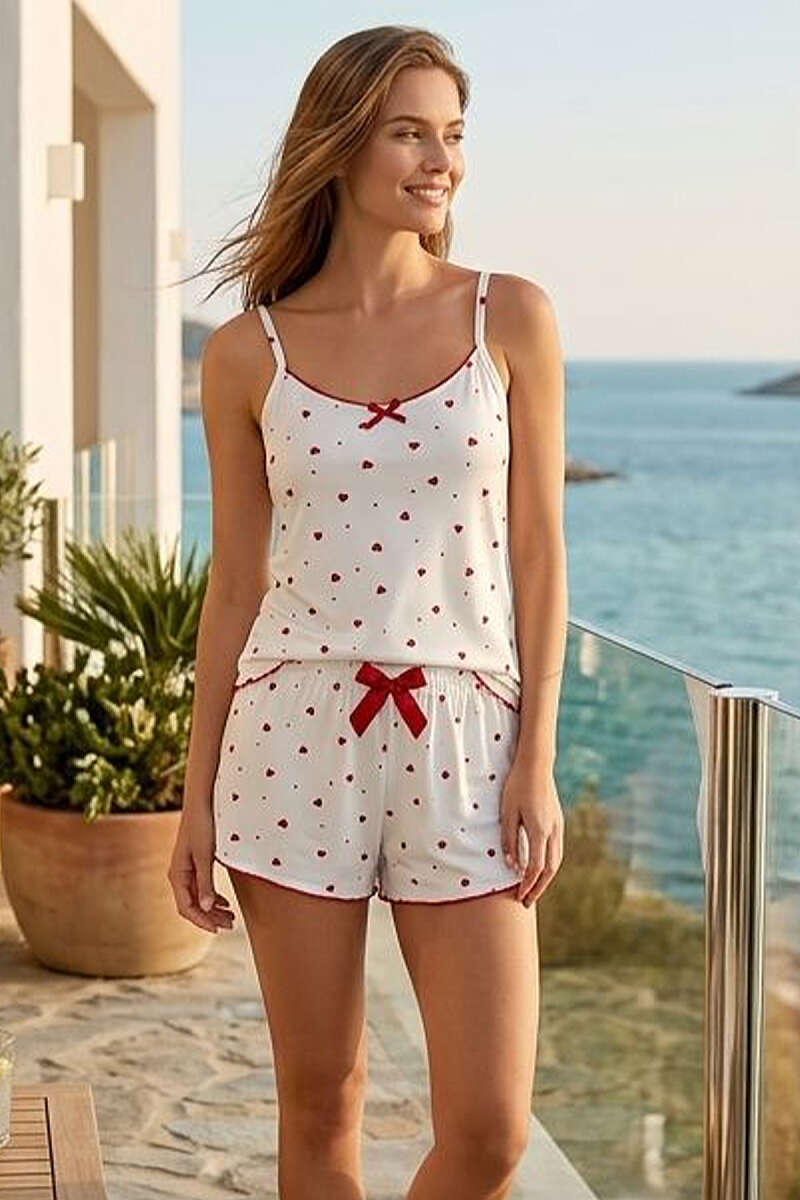 https://cdn.pazarium.com.tr/kalp-desenli-ip-askili-sortlu-pijama-takim-beyaz-807588-19-B.jpg