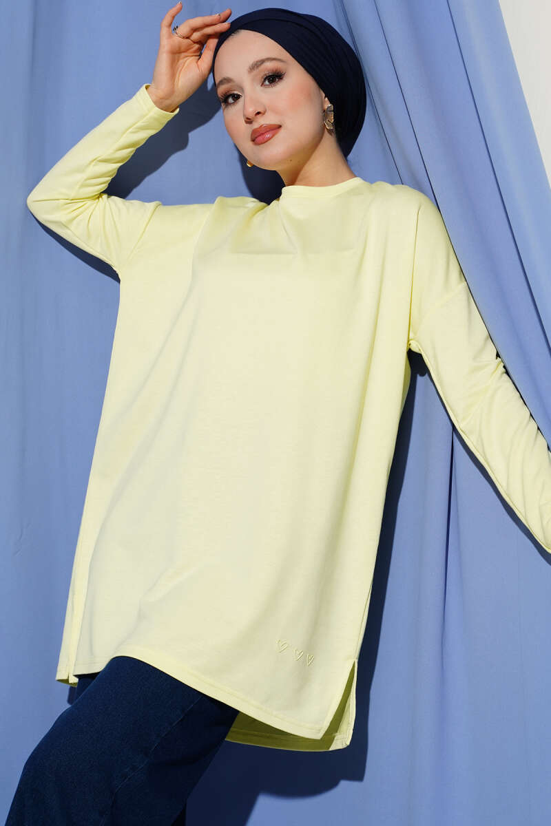 https://cdn.pazarium.com.tr/kalp-detayli-basic-tunik-sari-745833-18-B.jpg