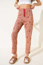 https://cdn.pazarium.com.tr/kalp-motifli-pijama-alti-latte-635043-15-B.jpg