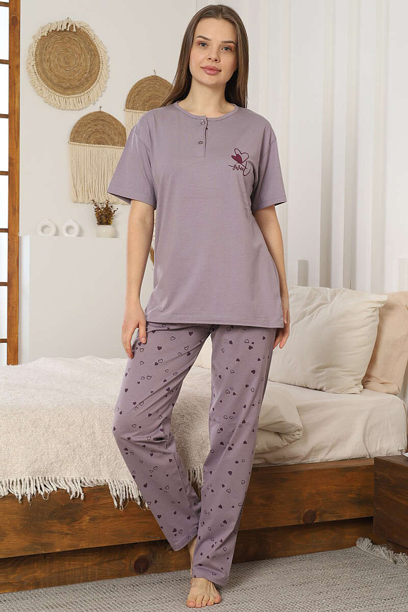 https://cdn.pazarium.com.tr/kalp-nakis-detayli-kisa-kol-pijama-takimi-lila-764115-18-B.jpg