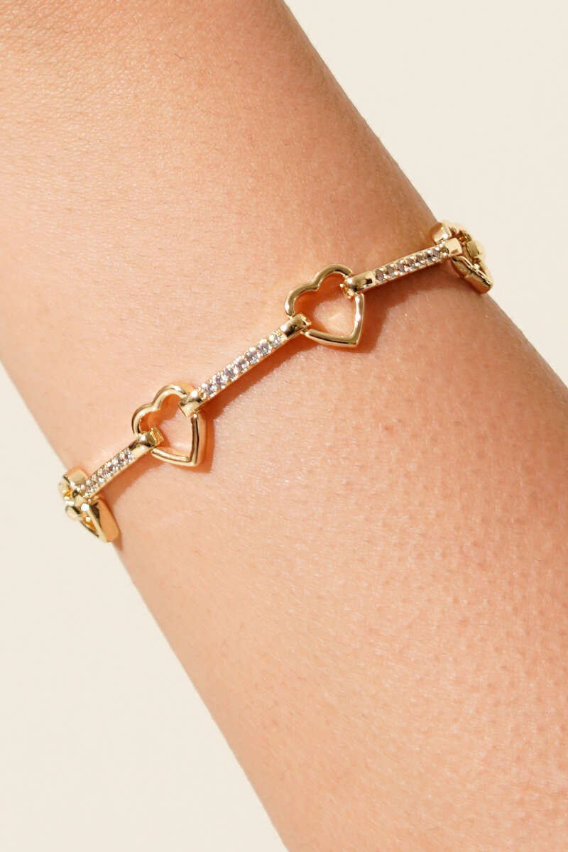 https://cdn.pazarium.com.tr/kalp-tas-detayli-bileklik-gold-713002-17-B.jpg