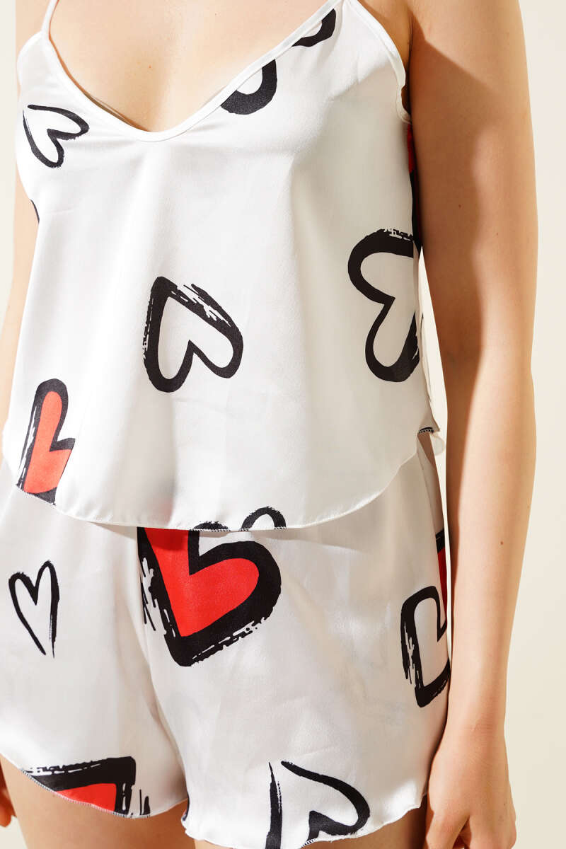 https://cdn.pazarium.com.tr/kalpli-askili-saten-pijama-takim-beyaz-626318-15-B.jpg