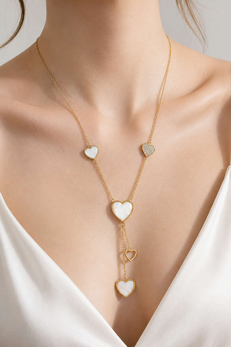 https://cdn.pazarium.com.tr/kalpli-tas-detayli-kolye-gold-811704-20-B.jpg