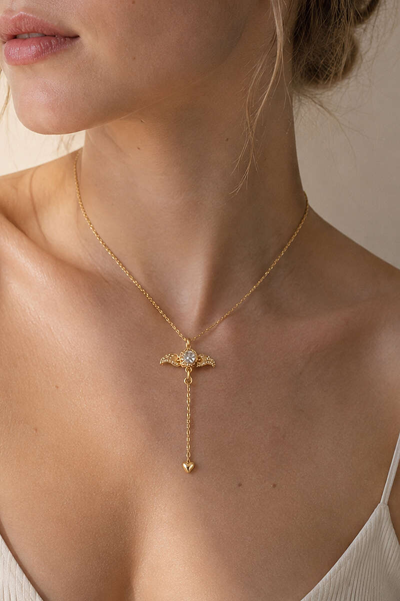 https://cdn.pazarium.com.tr/kanatli-kalp-tasli-kolye-gold-811701-20-B.jpg