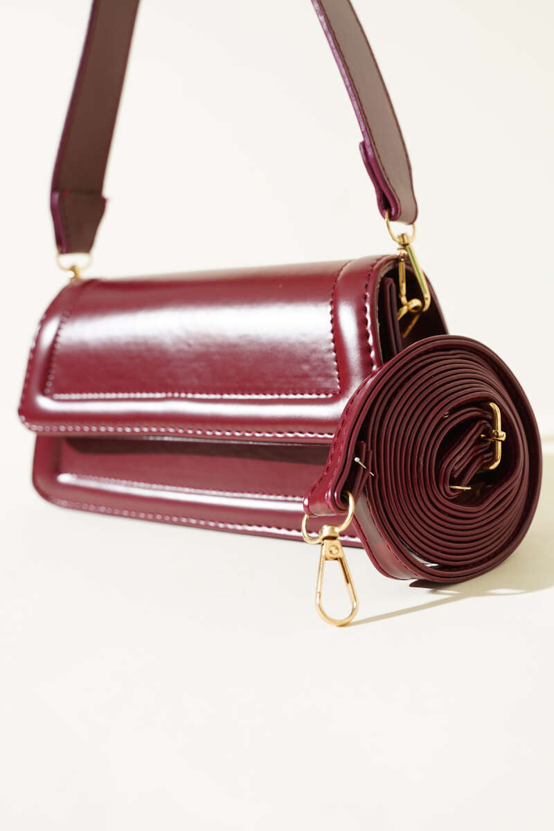 https://cdn.pazarium.com.tr/kapakli-miknatisli-el-cantasi-bordo-567164-13-B.jpg