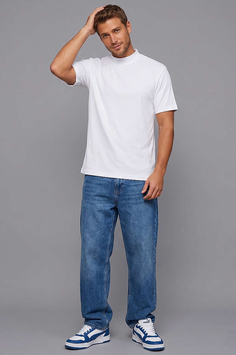 https://cdn.pazarium.com.tr/kapali-yaka-basic-erkek-t-shirt-beyaz-771100-18-B.jpg