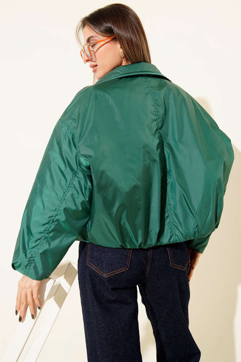 https://cdn.pazarium.com.tr/kapitone-bomber-kisa-mont-yesil-686718-16-B.jpg