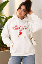 https://cdn.pazarium.com.tr/kapusonlu-baski-detayli-sweatshirt-ekru-828529-20-B.jpg