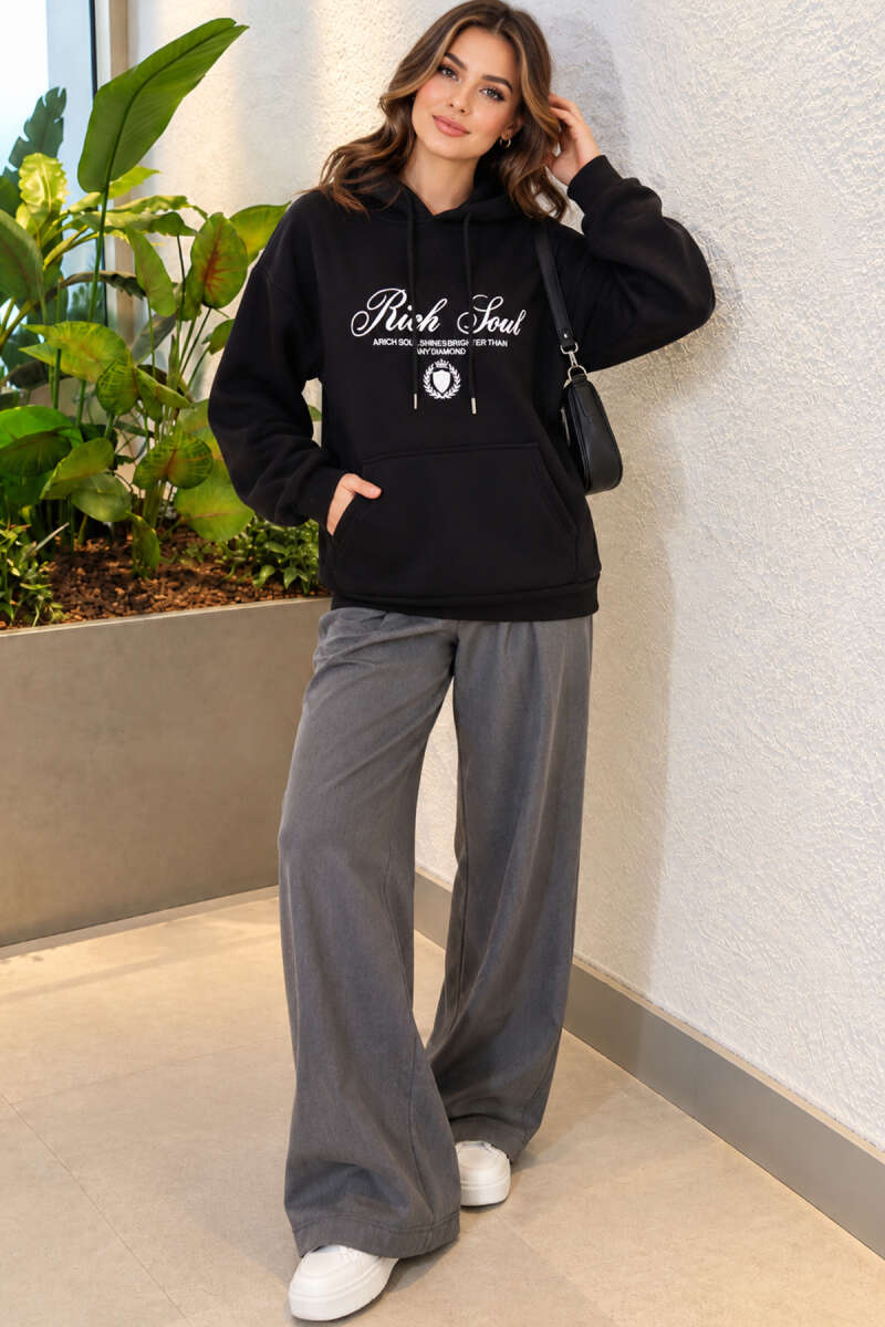 https://cdn.pazarium.com.tr/kapusonlu-baski-detayli-sweatshirt-siyah-828542-20-B.jpg