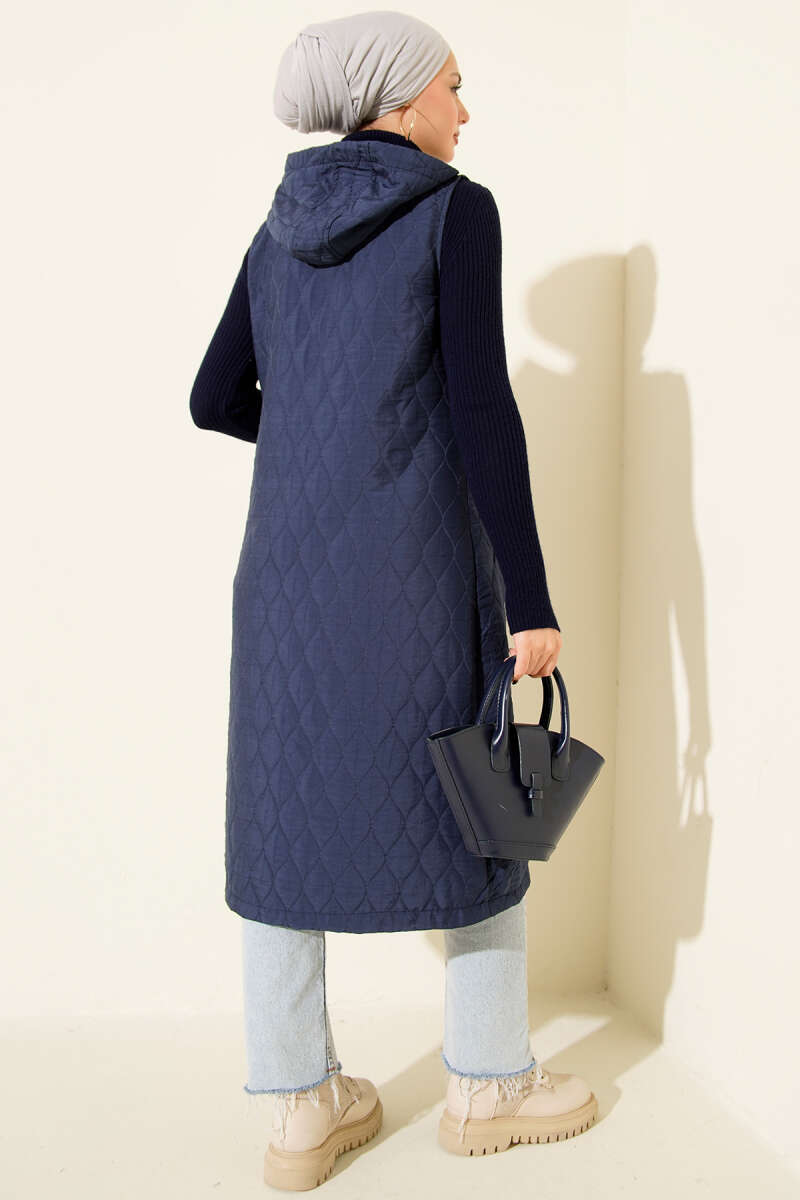 https://cdn.pazarium.com.tr/kapusonlu-dugmeli-kapitone-yelek-indigo-717952-17-B.jpg