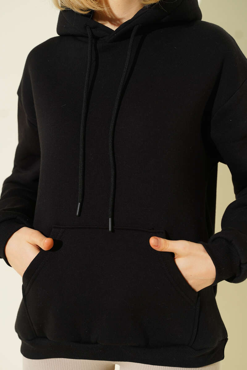 https://cdn.pazarium.com.tr/kapusonlu-kanguru-cepli-sweatshirt-siyah-714056-16-B.jpg