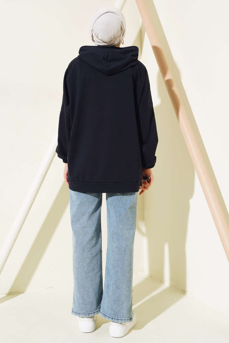 https://cdn.pazarium.com.tr/kapusonlu-oversize-sweat-lacivert-551818-13-B.jpg