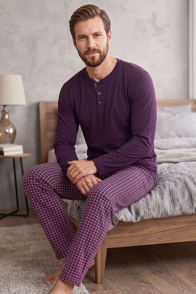 https://cdn.pazarium.com.tr/kare-cizgili-uzun-kol-erkek-pijama-takimi-murdum-765413-18-B.jpg