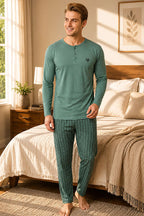 https://cdn.pazarium.com.tr/kare-cizgili-uzun-kollu-erkek-pijama-takimi-mint-784713-19-B.jpg