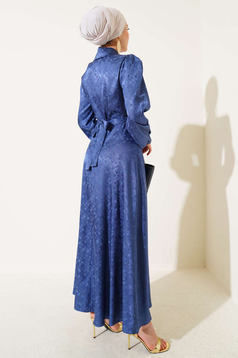 https://cdn.pazarium.com.tr/kare-desen-dugmeli-jakar-elbise-indigo-637990-15-B.jpg