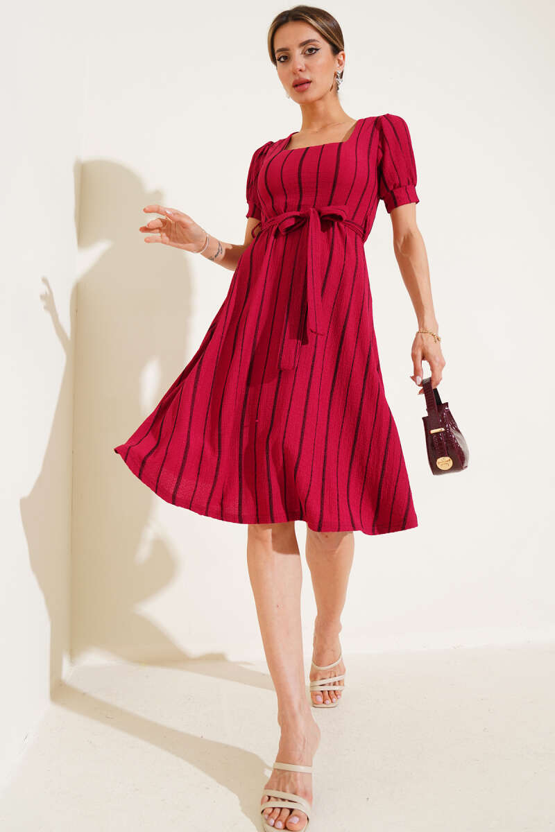 https://cdn.pazarium.com.tr/kare-yaka-kolsuz-cizgili-midi-elbise-visne-631870-15-B.jpg