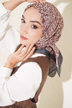 https://cdn.pazarium.com.tr/karmasik-desenli-esarp-siyah-bej-840286-20-B.jpg