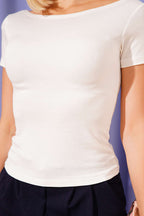 https://cdn.pazarium.com.tr/kayik-yaka-loysa-t-shirt-ekru-803492-19-B.jpg