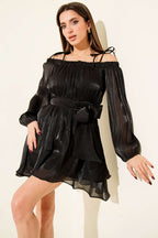 https://cdn.pazarium.com.tr/kayik-yaka-transparan-sifon-mini-elbise-siyah-719177-17-B.jpg