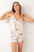 https://cdn.pazarium.com.tr/kedi-desen-askili-saten-pijama-takimi-beyaz-538380-12-B.jpg