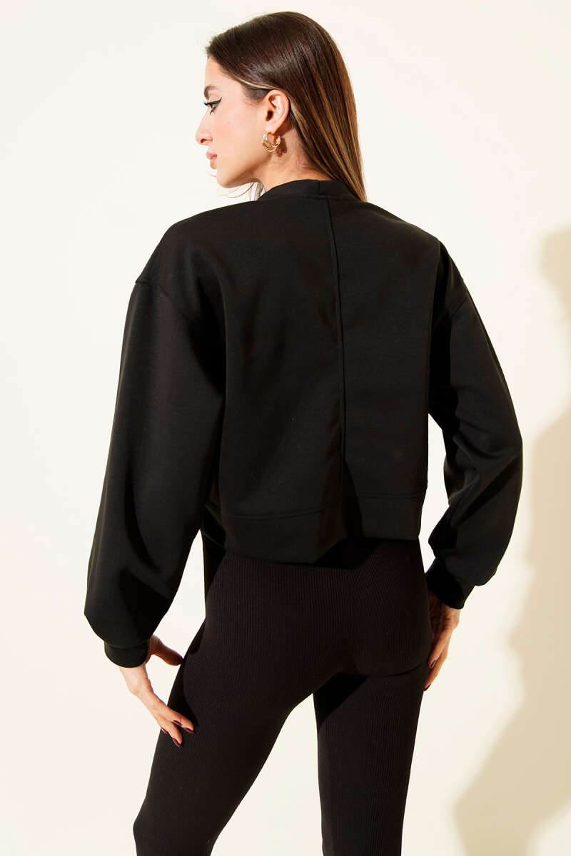 https://cdn.pazarium.com.tr/kelebek-baskili-kisa-sweatshirt-siyah-712207-17-B.jpg