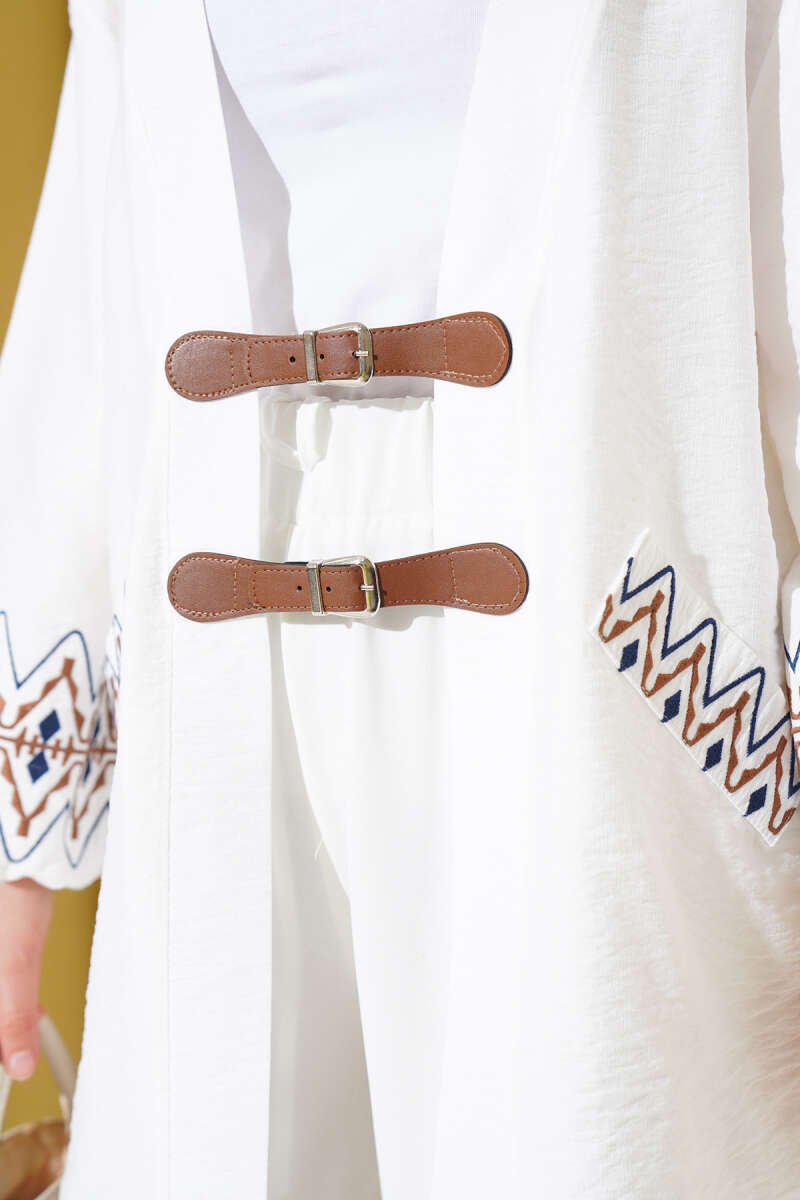 https://cdn.pazarium.com.tr/kemer-baglamali-nakisli-kimono-beyaz-583226-13-B.jpg