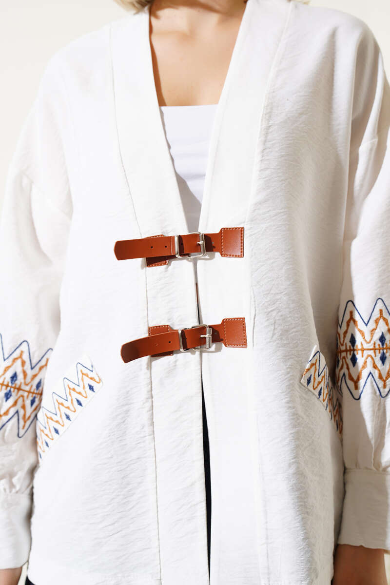 https://cdn.pazarium.com.tr/kemer-detayli-nakisli-kimono-ekru-602171-14-B.jpg