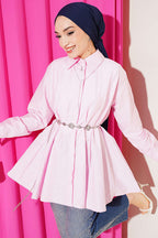 https://cdn.pazarium.com.tr/kemerli-bel-pensli-parasut-gomlek-pembe-781138-19-B.jpg