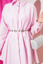 https://cdn.pazarium.com.tr/kemerli-bel-pensli-parasut-gomlek-pembe-781150-19-B.jpg