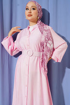 https://cdn.pazarium.com.tr/kemerli-boydan-dugmeli-volanli-elbise-pembe-797117-19-B.jpg