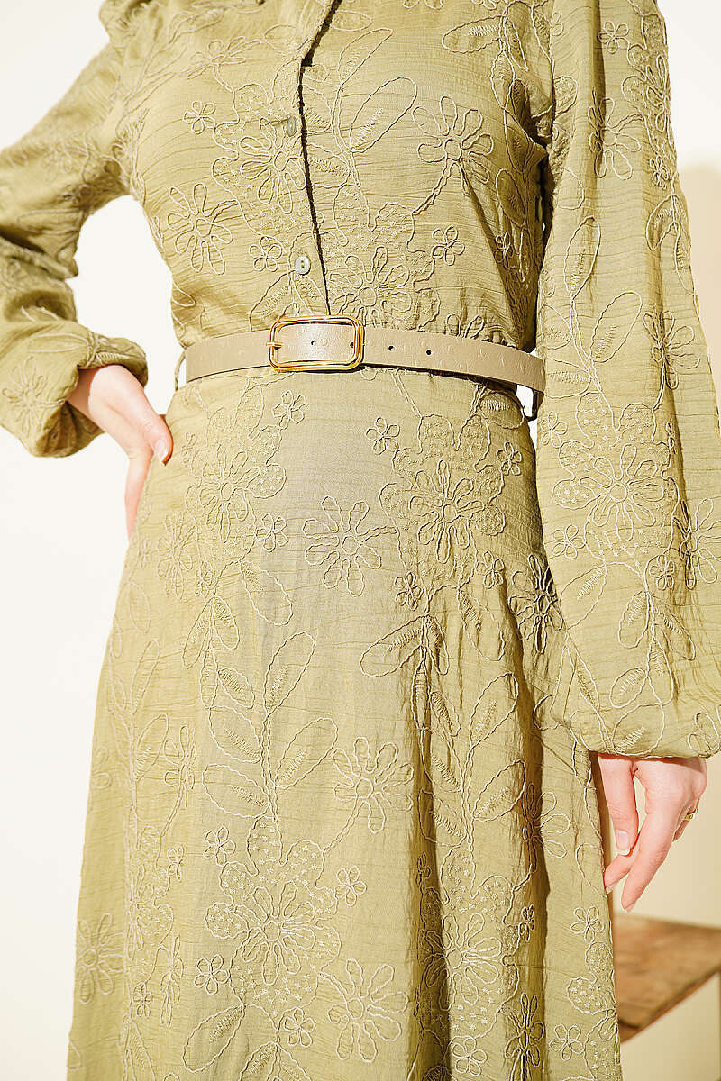 Kemerli Çiçek Nakışlı Düğmeli Elbise Çağla Yeşili