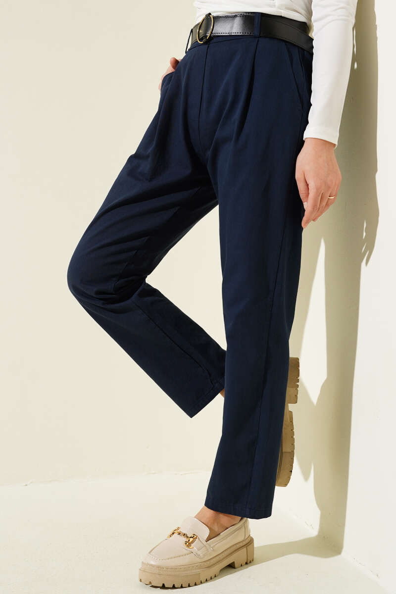 https://cdn.pazarium.com.tr/kemerli-dar-paca-gabardin-pantolon-lacivert-590139-14-B.jpg