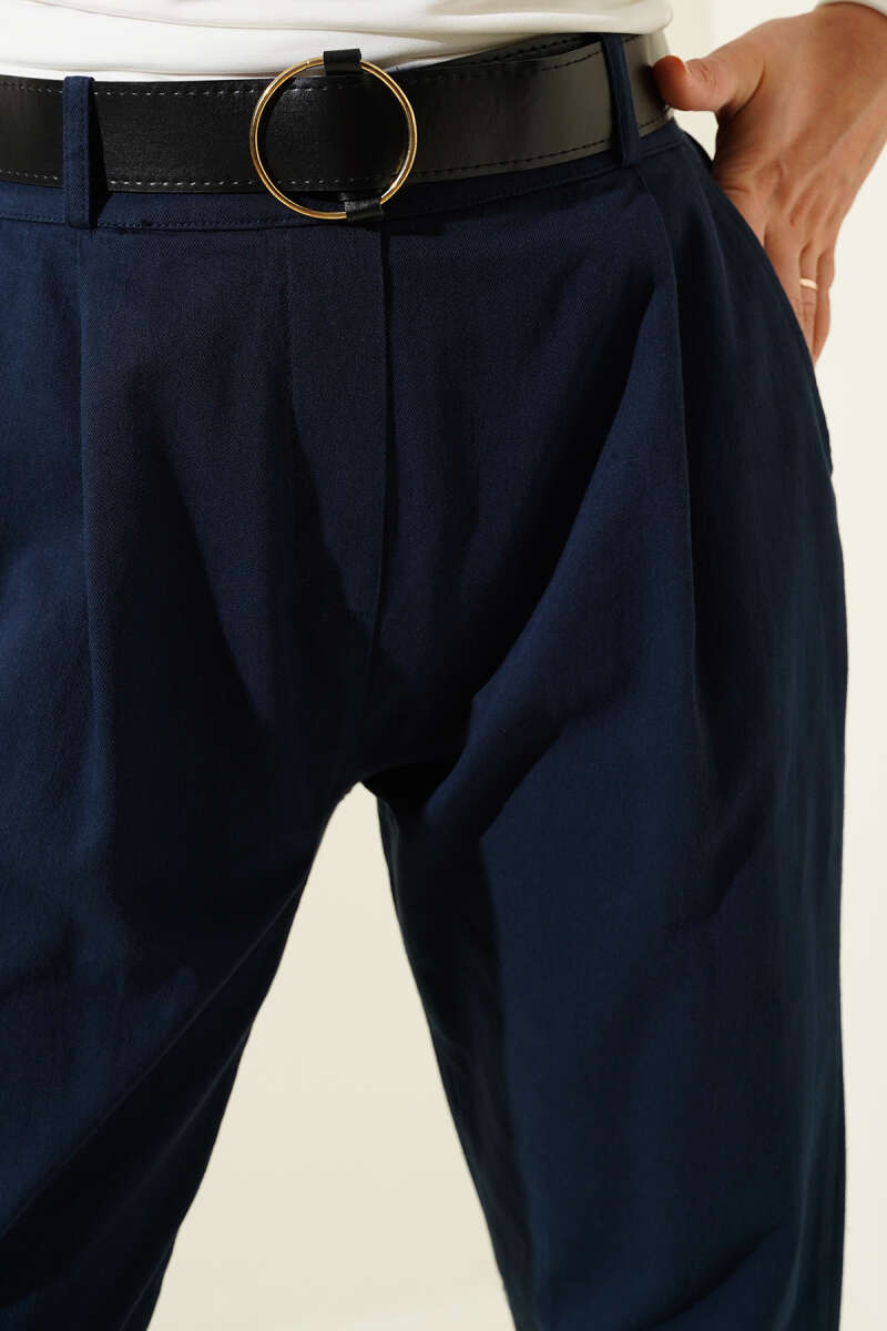 https://cdn.pazarium.com.tr/kemerli-dar-paca-gabardin-pantolon-lacivert-590140-14-B.jpg