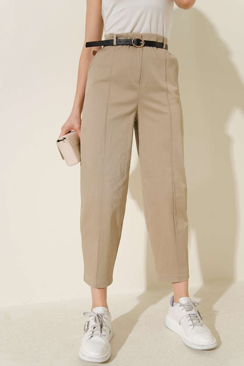 Karottenhose mit Gürtel