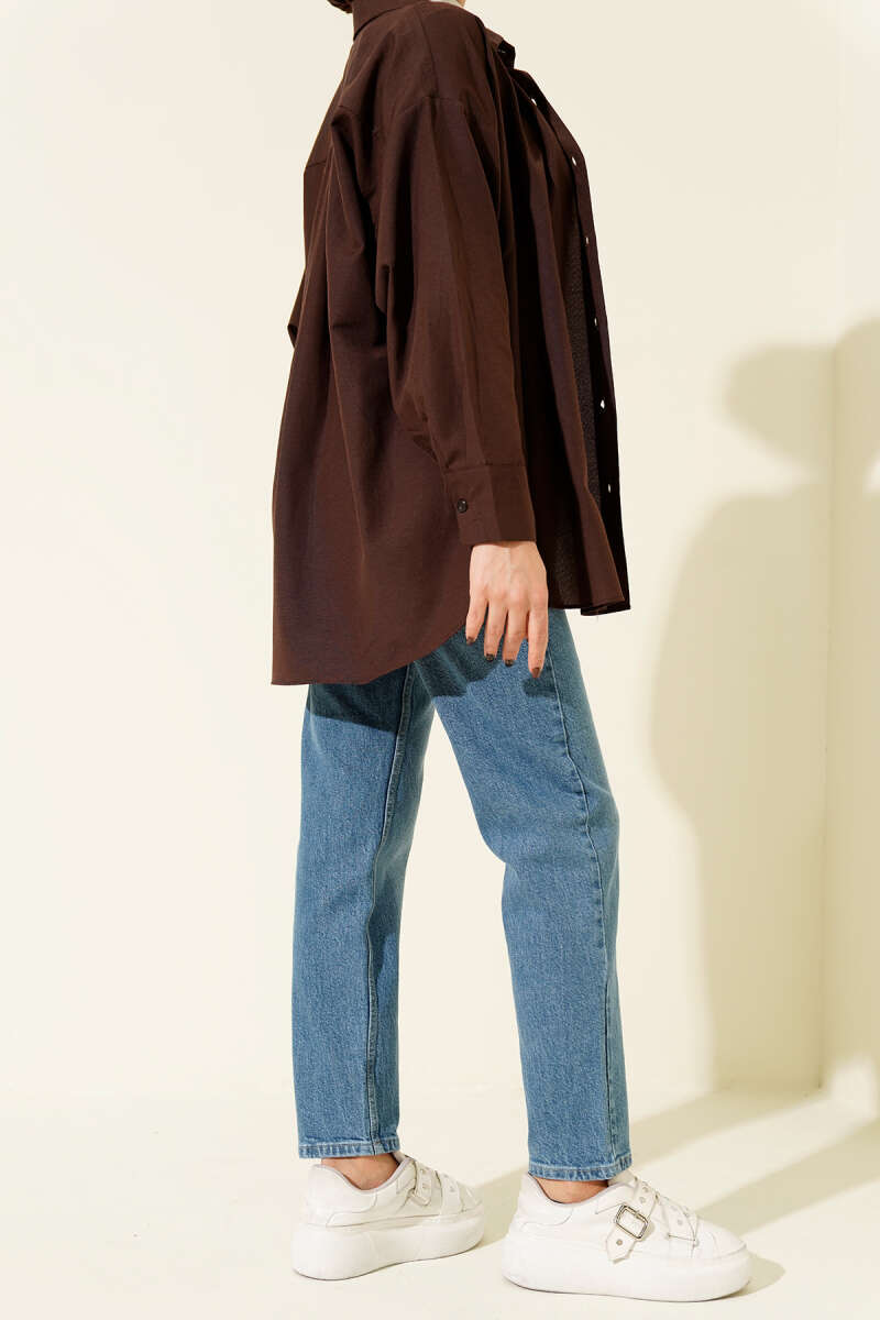https://cdn.pazarium.com.tr/kemerli-mom-jeans-pantolon-acik-mavi-715051-17-B.jpg