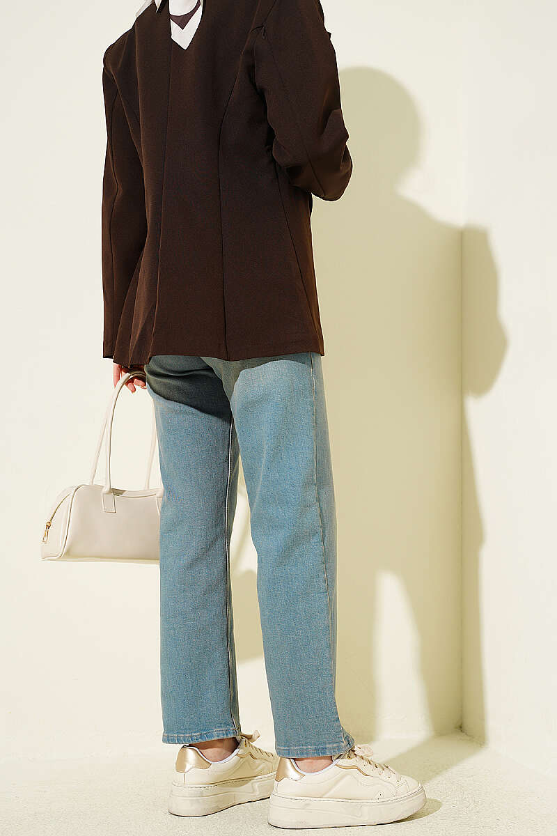 https://cdn.pazarium.com.tr/kemerli-mom-jeans-pantolon-acik-tint-780426-19-B.jpg
