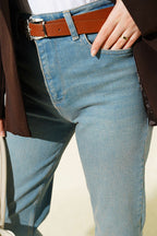 https://cdn.pazarium.com.tr/kemerli-mom-jeans-pantolon-acik-tint-780427-19-B.jpg