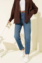 https://cdn.pazarium.com.tr/kemerli-mom-jeans-pantolon-mavi-715043-17-B.jpg