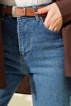 https://cdn.pazarium.com.tr/kemerli-mom-jeans-pantolon-mavi-715050-17-B.jpg