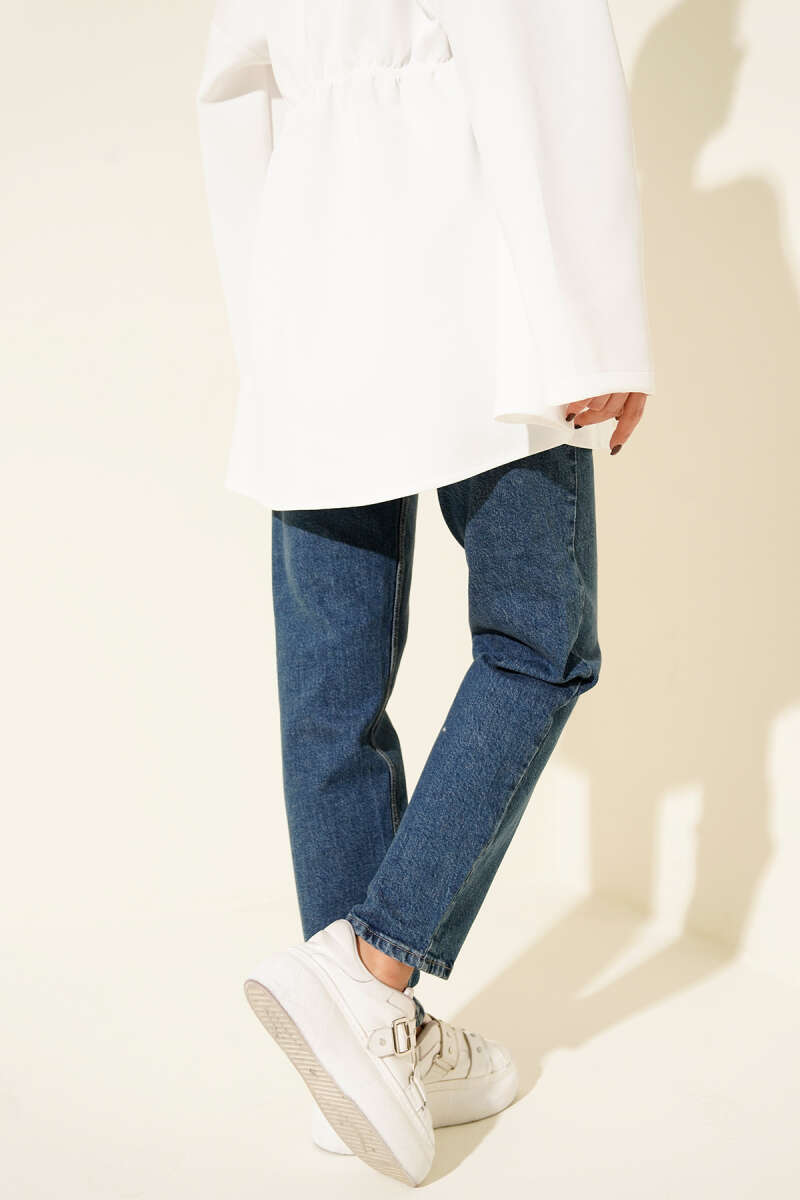 https://cdn.pazarium.com.tr/kemerli-mom-jeans-pantolon-tintli-715044-17-B.jpg