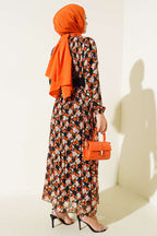 https://cdn.pazarium.com.tr/kemerli-piliseli-sifon-elbise-oranj-522646-12-B.jpg
