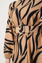 https://cdn.pazarium.com.tr/kemerli-yarasa-kol-kemerli-elbise-camel-553494-13-B.jpg