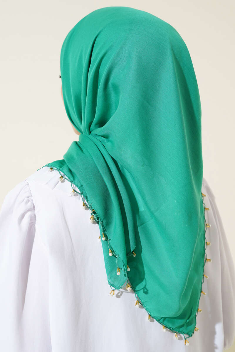 https://cdn.pazarium.com.tr/kenarlari-boncuk-islemeli-yazma-esarp-benetton-510250-12-B.jpg