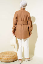 https://cdn.pazarium.com.tr/kendinden-genis-kusakli-gomlek-camel-620170-14-B.jpg